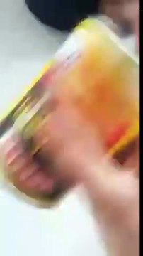 Ouvrir une boîte de conserve... avec une cuillère !