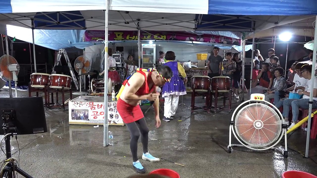 통영 한산대첩축제 2017. 8. 14 Clip0009 촬영중 만취한 또라이때문에 5백짜리 카메라장비보호를위해 중단된 고하자품바님 공연 촬영원본(4K)