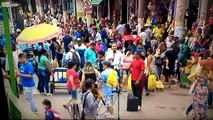 People are kicked, robbed and pickpocketed in the streets of Brazil