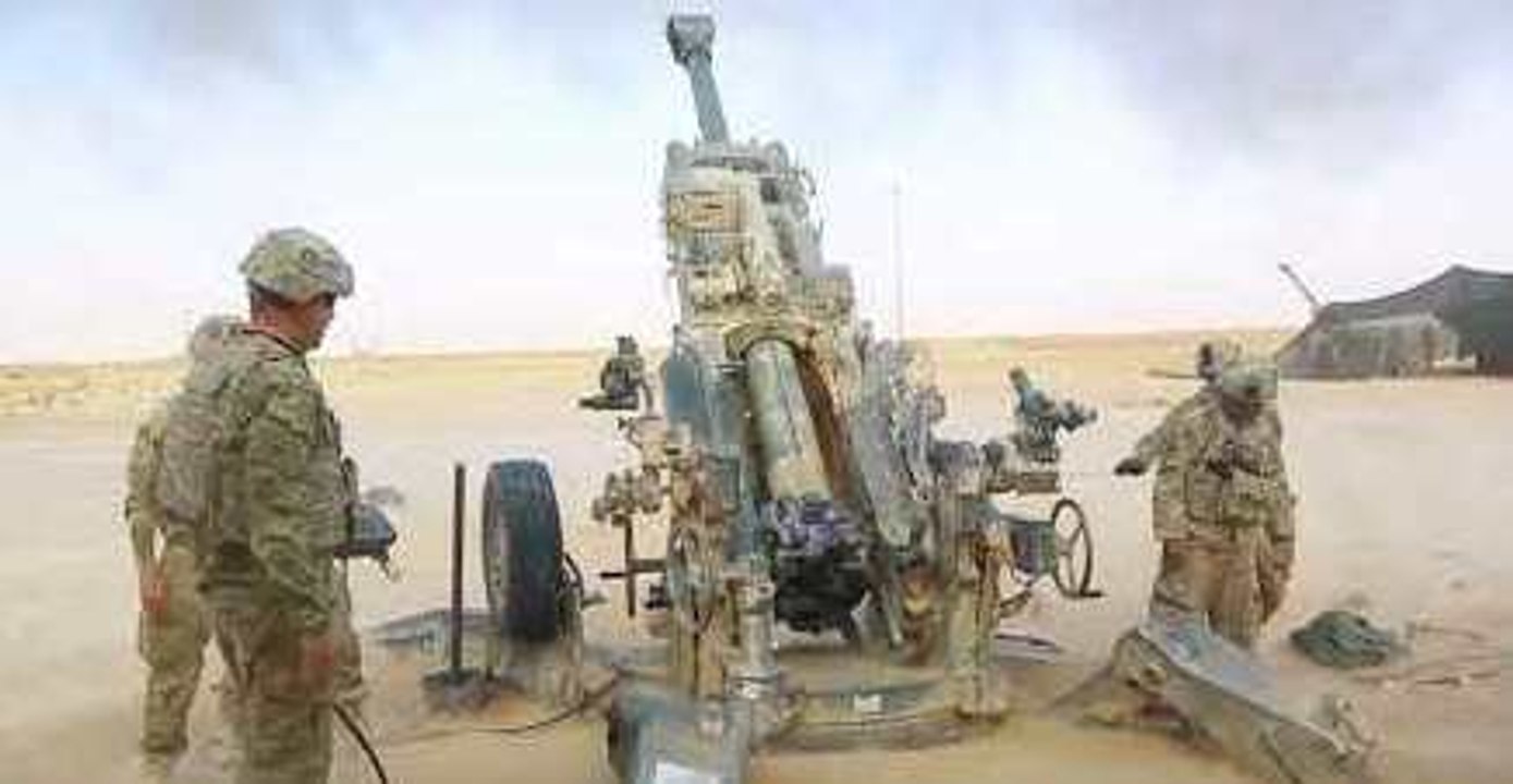 US Artillery Crew Seen Shelling Islamic State Positions Near Syrian Border