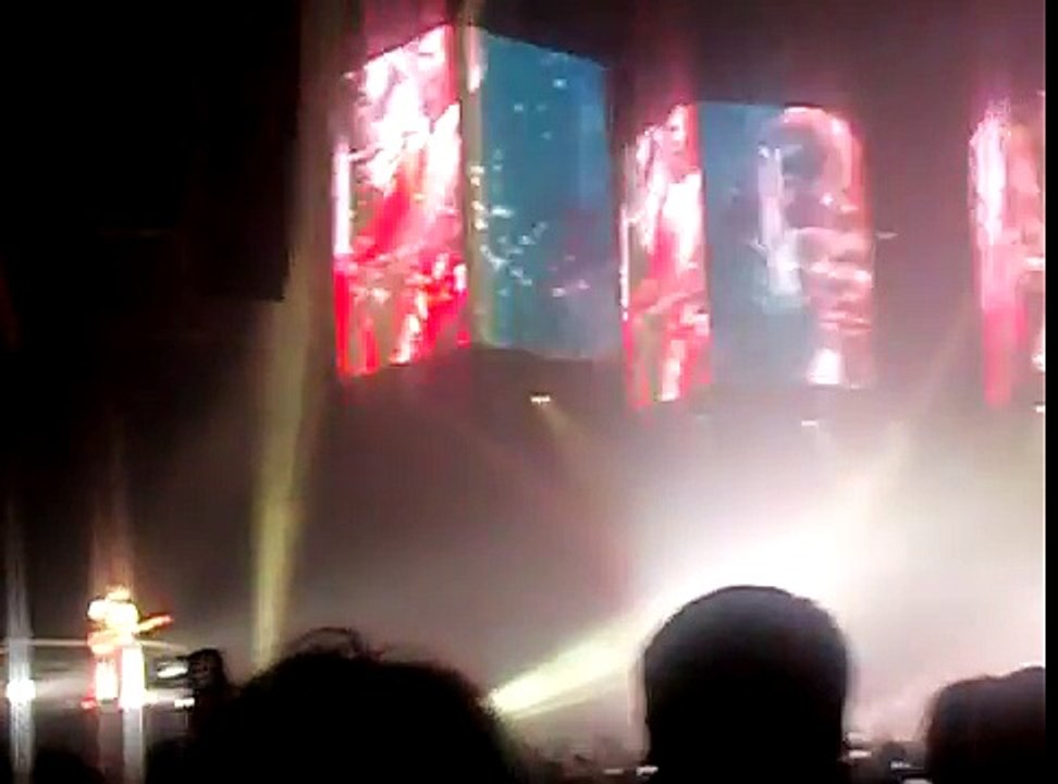 Muse - Supermassive Black Hole, Halle Tony Garnier, Lyon, France  11/22/2009