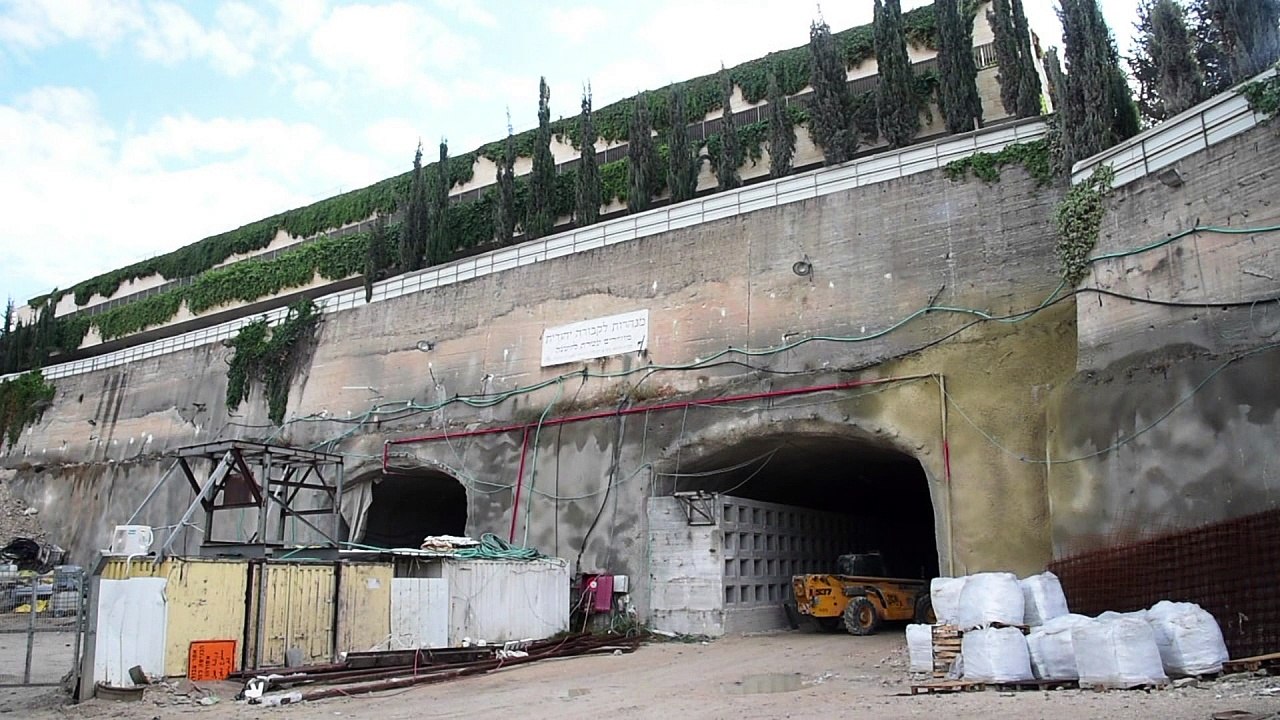 Jerusalém cava uma necrópole subterrânea