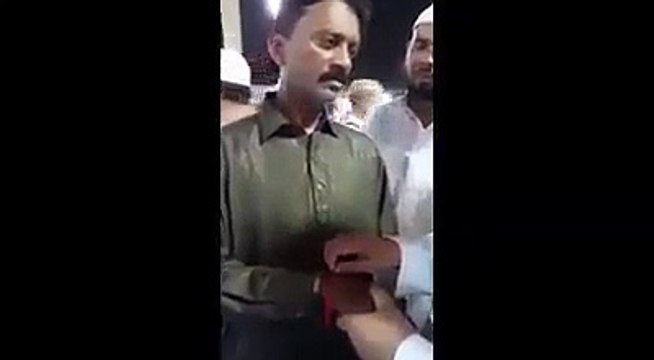 Masjid-e-Nabvi Mein Molvi Ne Is Shakhs Ke Saath Kia Kia