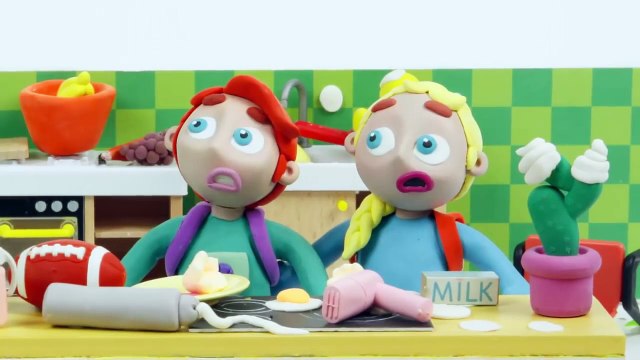 Baby Elsa and baby Ariel spy on Elsa Sleepwalker Frozen Play Doh Cartoon Stop Motion-LbMsPGvHjpI