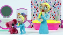 Princess Elsa Baby plays with the bear and Oreo cookies  Frozen Play Doh Cartoons Stop Motion-EZcEInW9oLA