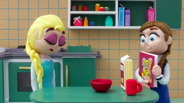 FROZEN ANNA IS WRONG WITH COLOR!! FROZEN ELSA HAS BLUE HAIR !! Frozen Play Doh Cartoon Stop Motion-H6QtZlV_t58