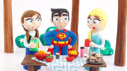 FROZEN ELSA teaches to make Pizza to the extraterrestrial  Frozen Play Doh Cartoon Stop Motion-EuxiD-R6Pfw