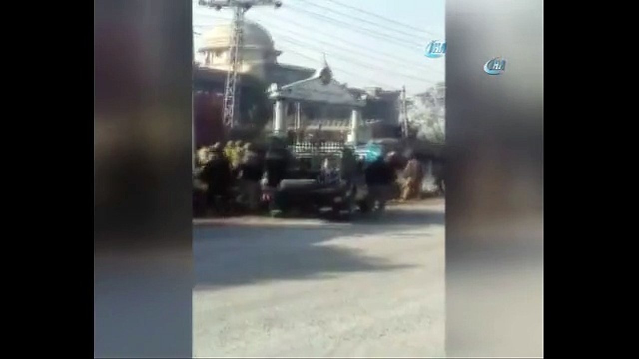 Pakistan'da silahlı saldırı: 11 yaralı