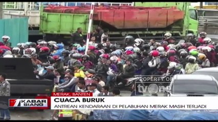 Antrian Panjang Kendaraan di Pelabuhan Merak Akibat Cuaca Buruk