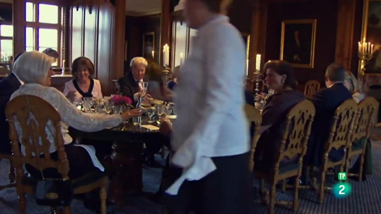 Cómo poner la mesa. Banquete en el castillo de...