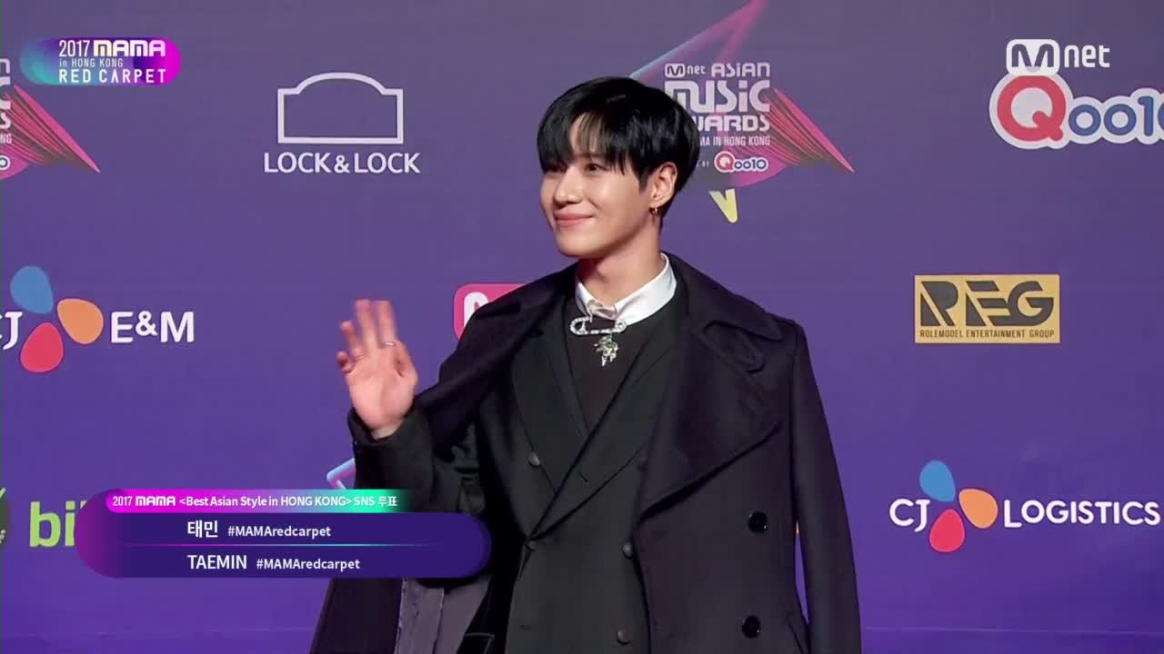 [2017 MAMA in Hong Kong] Red Carpet with SUNMI(...