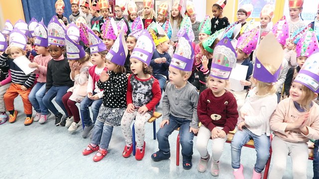 Saint Nicolas fait la tournée des écoles de Remiremont