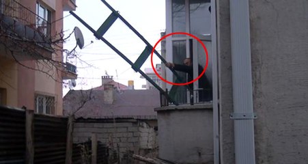 Kirasını Ödeyemeyince Ev Sahibinden Kaçan Kiracı, Tabut Salıyla Evine Girip Çıkmış