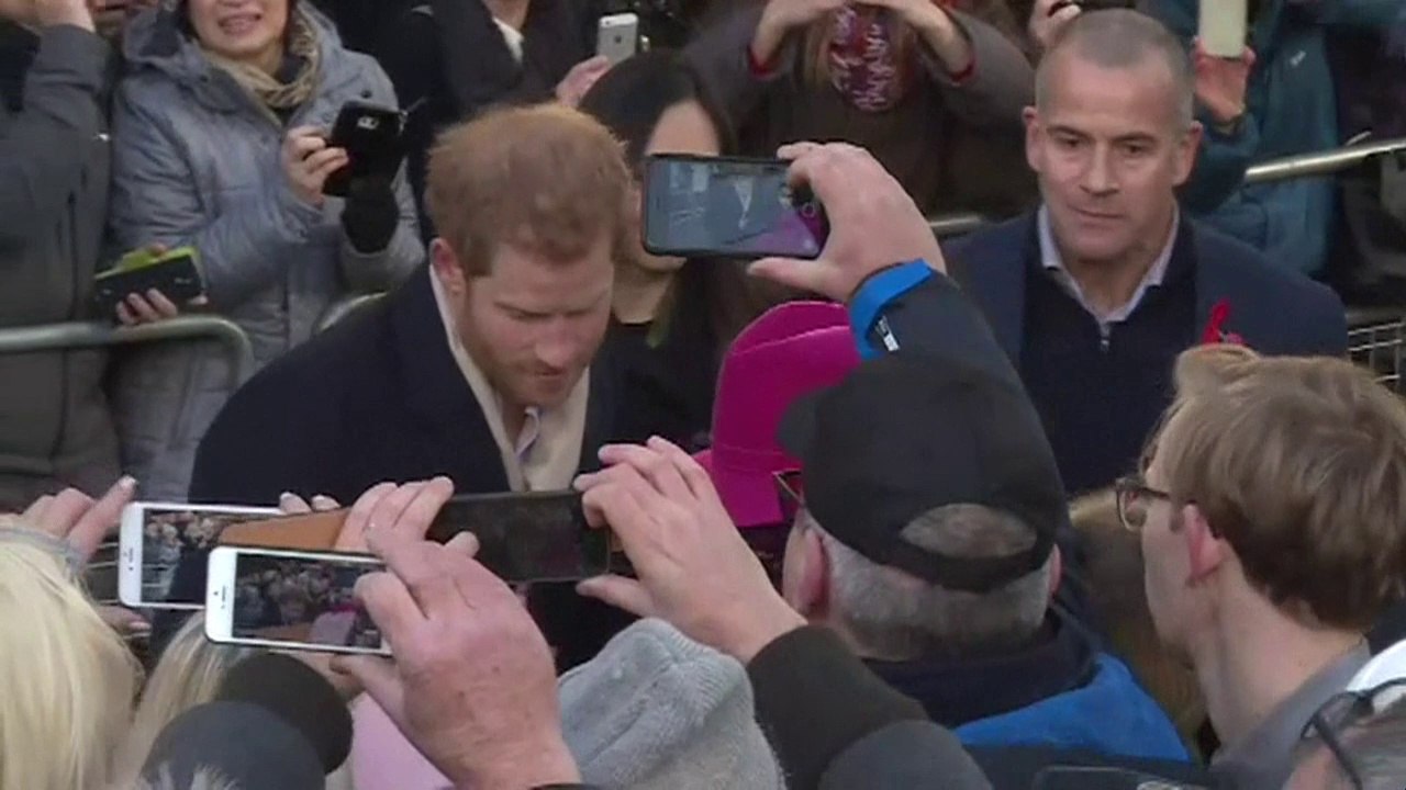 Le prince Harry fait sa première sortie officielle avec sa fiancée