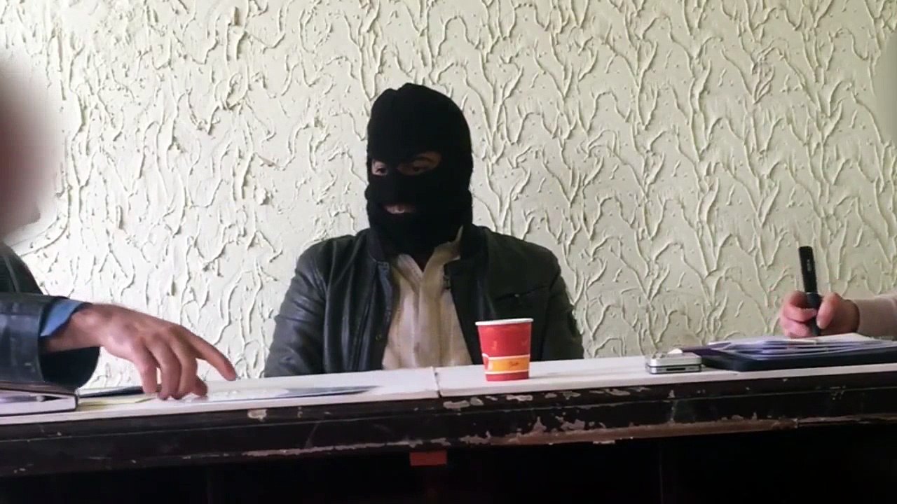 Combatiente realizando pruebas para el estudio de la UNED sobre las causas de la radicalidad de los combatientes del EI