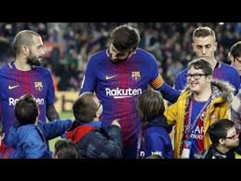 Barça_players_pose_for_heartwarming_photo_before_Murcia_match