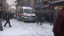 Kasımpaşa'da İşyeri Alev Alev Yandı; Caddeyi Duman Kapladı