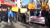 Isparta'da Cuma Namazı Çıkışı 'Kara Cuma' Protestosu