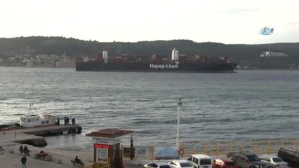 Dev Gemi Çanakkale Boğazı'ndan Geçti