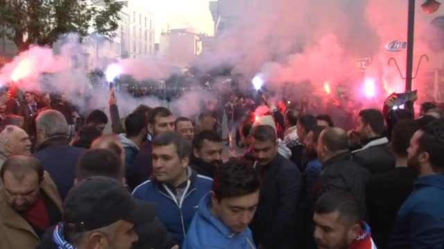 Mavi Ateş Taraftarı Karabükspor'a Destek İçin Sokağa İndi