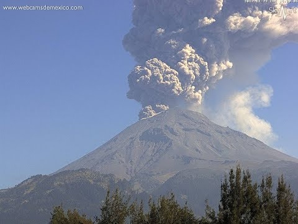 Popocatépetl Volcano Releases Large Plumes of Smoke