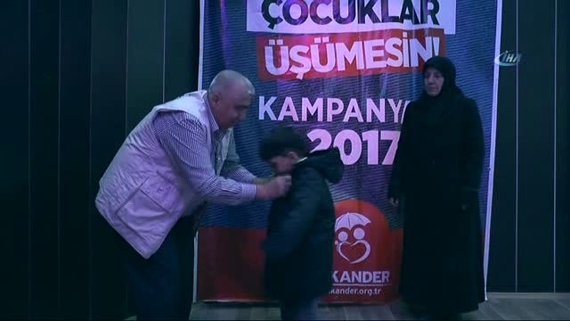 Gaziantep'te 500 Yetim Çocuğa Giyim Yardımı