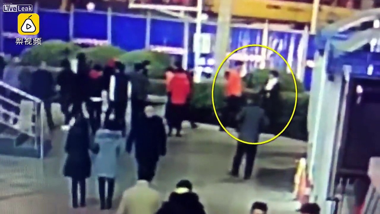 Man attacks people when they look down on their phones