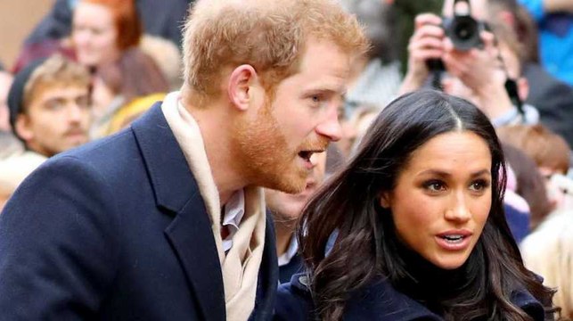 Premier bain de foule pour le prince Harry et sa fiancée Meghan Markle
