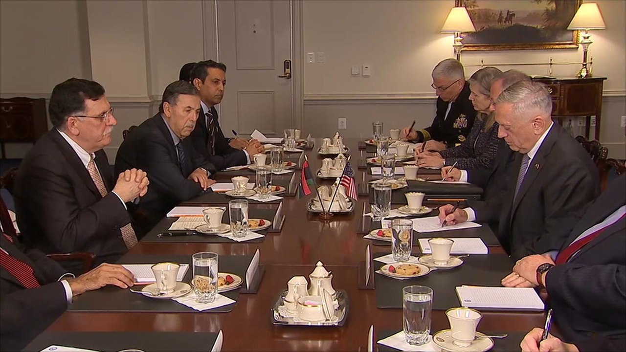 السراج يطلب رفع حظر الأسلحة عن ليبيا