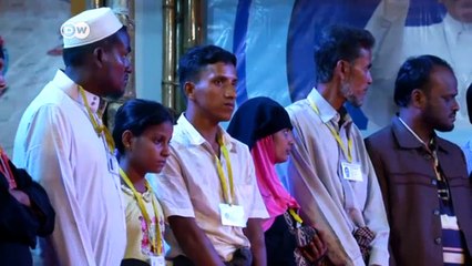 Pope uses term 'Rohingya' for first time on Asia trip | DW English