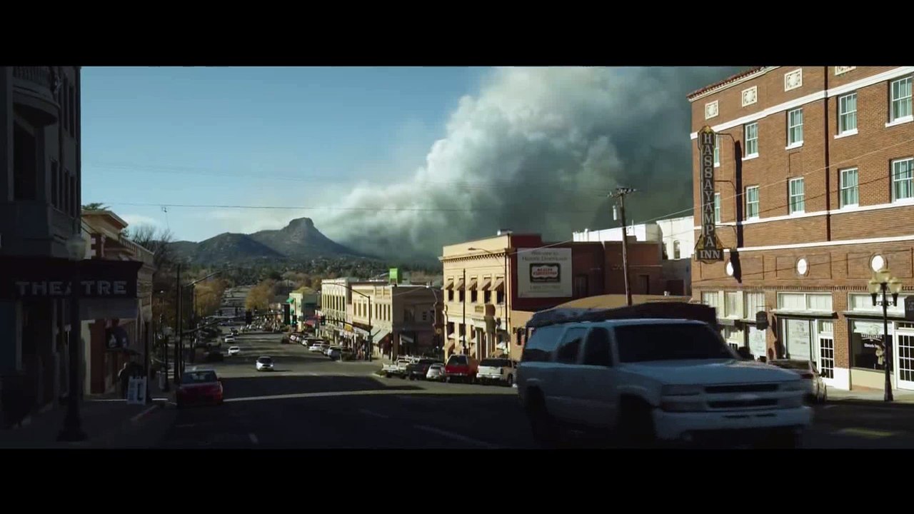 Héroes en el infierno Oficial trailer 2 HD Español estreno 2 Marzo 2018.