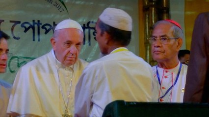 Pope Francis meets Rohingya refugees