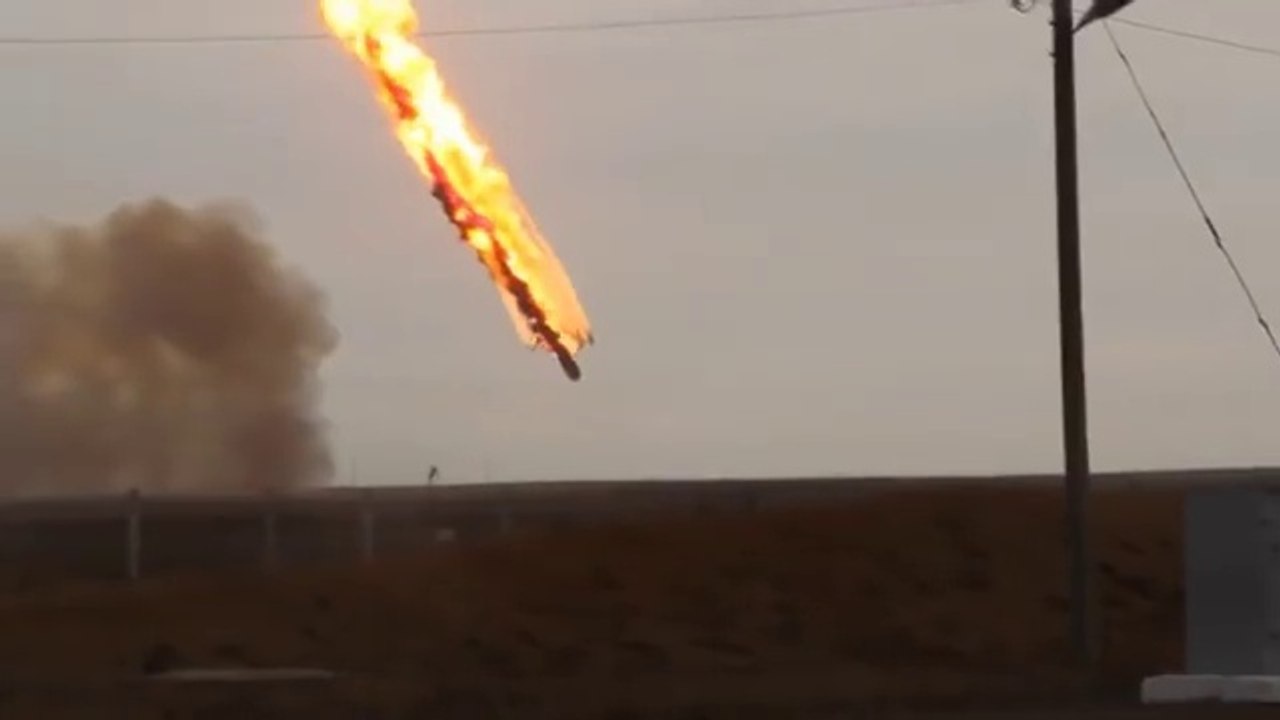 NASA'nın füzesi uzaya çıkamadan fırlatma noktasına geri çakıldı !