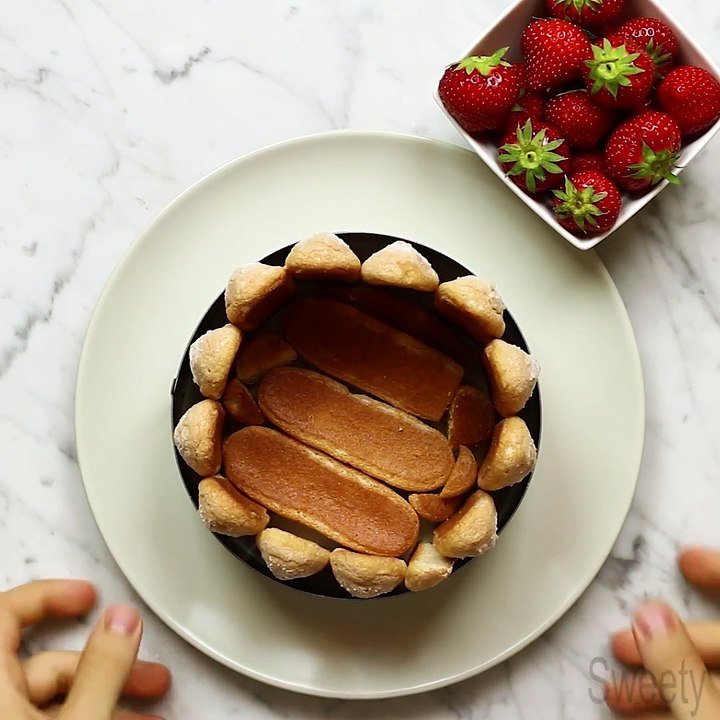 CHARLOTTE AUX FRAISES