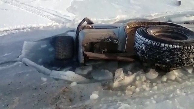 La prochaine fois tu gareras pas ta voiture sur un lac gelé !