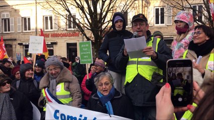 Hôpitaux : 800 personnes manifestent à Lons