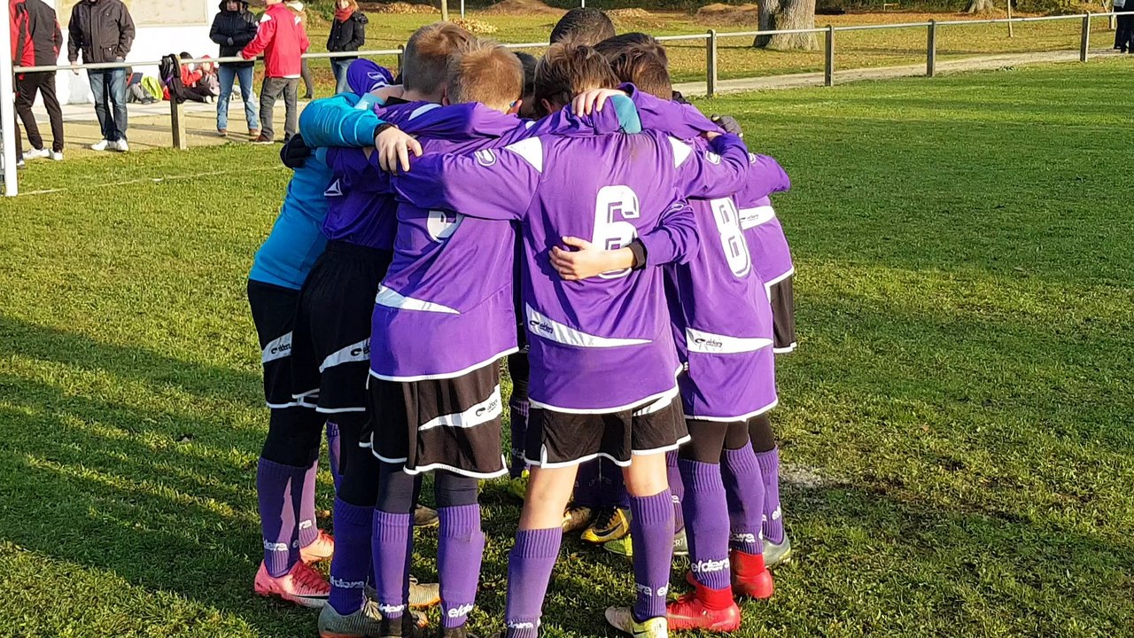 U13 - C2L (1) - ENTENTE A.S. ORVAL du 02-12-17 à LEVET leur cri de guerre