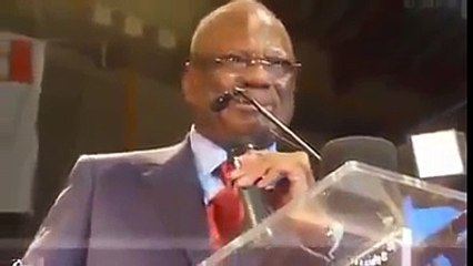 Vous serez étonnés de découvrir ce que fait ce Président africain pour un soldat blanc déjà décédé...