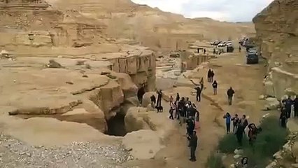 Une Crue éclair se produit dans le désert d’Israël! Impressionnant