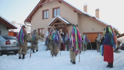 Celebran el tradicional desfile de San Nicolás en República Checa