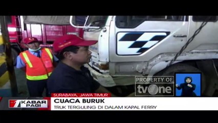 Diterjang Ombak Besar, Truk Terguling di Dalam Kapal Ferry