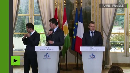 Tải video: Emmanuel Macron s'agace - avec raison - d'un problème de traduction lors d'une conférence de presse hier à l'Elysée