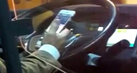 Hem Derbiyi İzleyip Hem de Otobüsü Kullanan Şoför, "Pes" Dedirtti