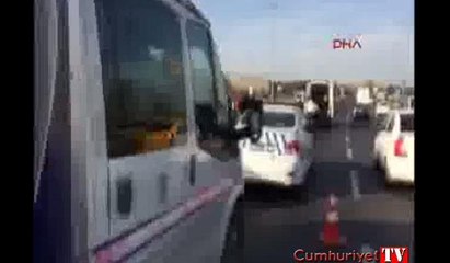 Yenibosna'da iki metrobüs çarpıştı! Yaralılar var