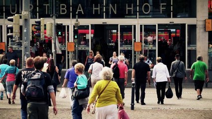 Posudio Je Kantu Od Beskućnika, a Ono Što Se Zatim Dogodilo Će Vam Natjerati Suze u Oči.