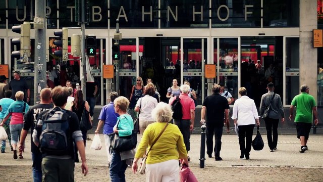 Posudio Je Kantu Od Beskućnika, a Ono Što Se Zatim Dogodilo Će Vam Natjerati Suze u Oči.