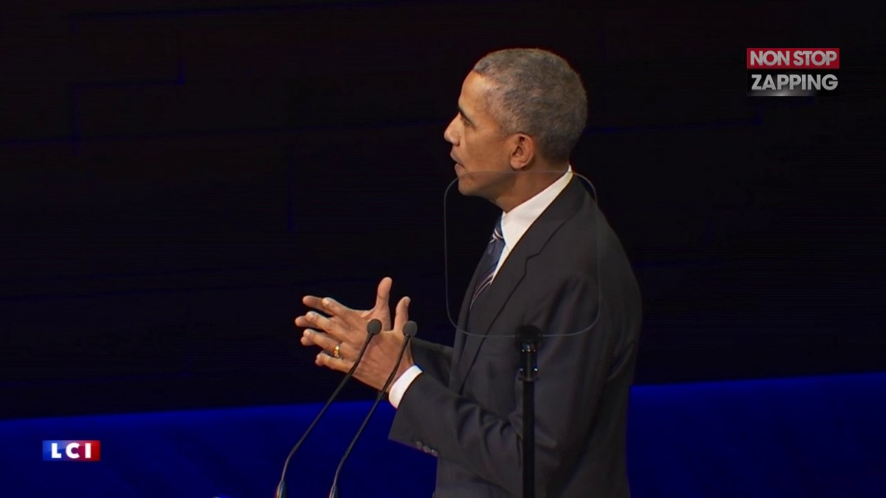 Barack Obama glisse un tacle à Donald Trump lors d'une conférence à Paris (vidéo)
