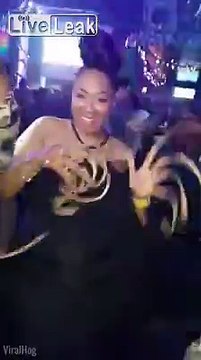 Ces soeurs ont toutes des ongles de 40cm !!