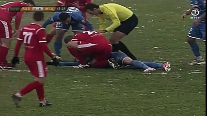 FK Radnik B. - FK Mladost DK / Pomoć nakon udarca