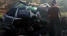 Son Dakika! Hatay'da Minibüs ile Kamyon Çarpıştı: 10 Ölü, 7 Yaralı